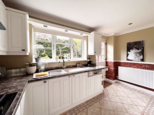 Kitchen- click for photo gallery